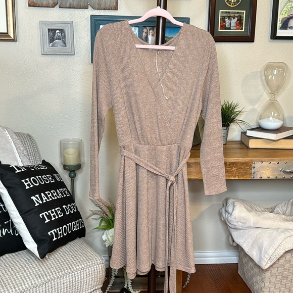 She & Sky | Ribbed Long Sleeve Sweater Dress in Tan Size M Medium - Picture 3 of 10